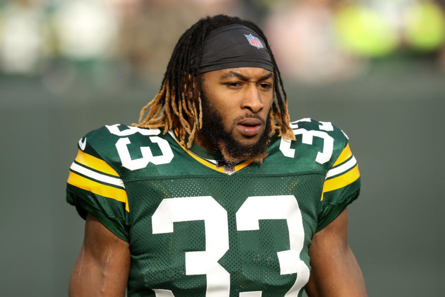 Running back Aaron Jones  resigns with the Packers.