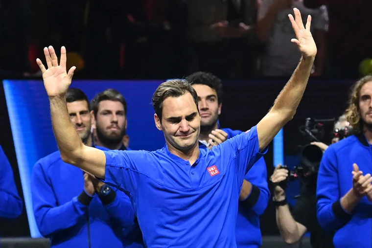 Roger Federer waving at the crowd after his final match