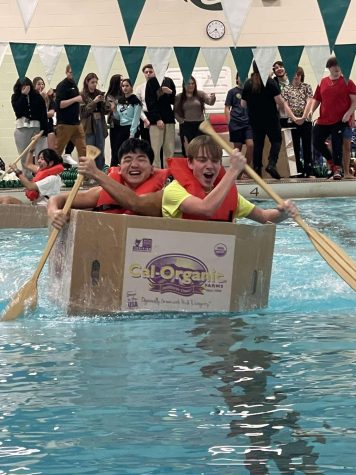 Physics students participate in Boat Regatta