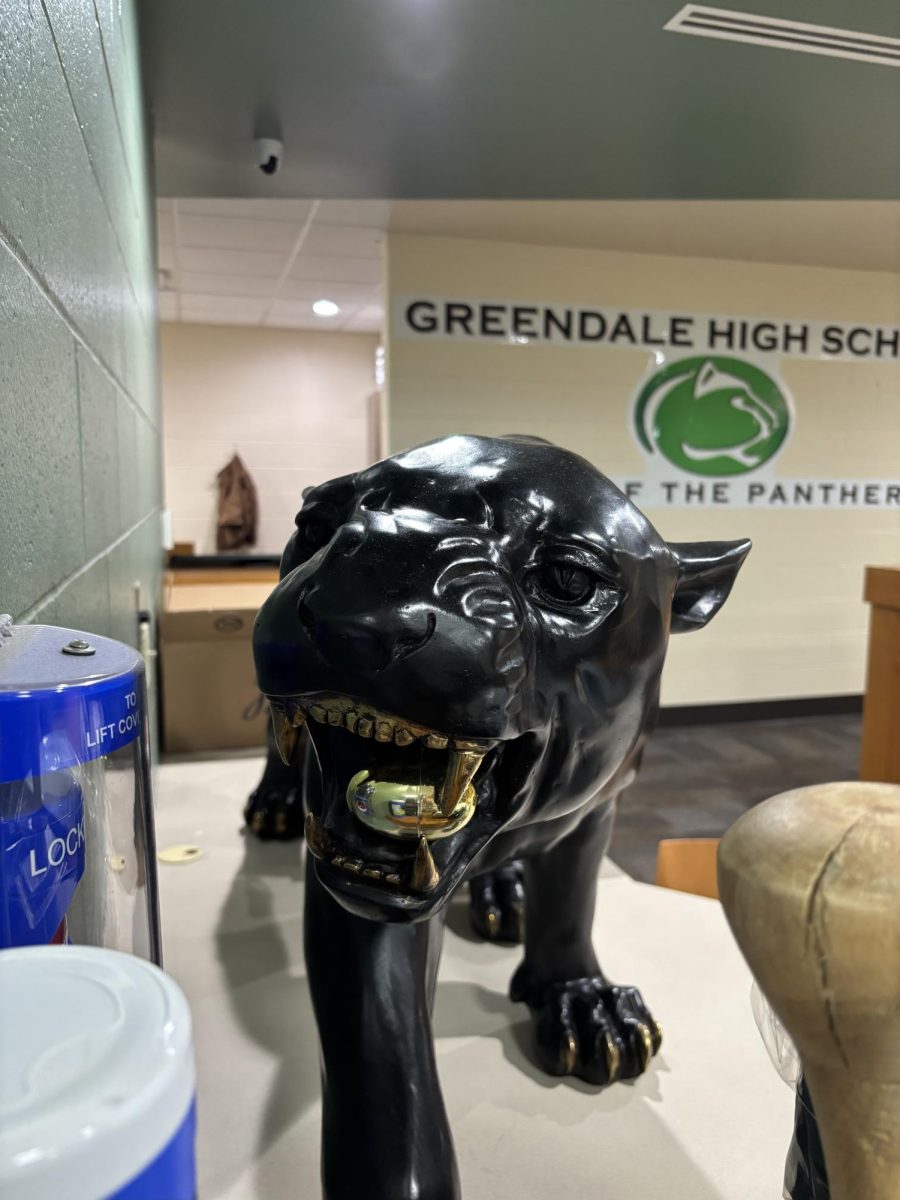 GHS Students Search for Eggs Around the Building